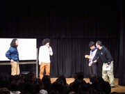 記者会見に現れた「山と渓谷」と「リベンジ」の記者。