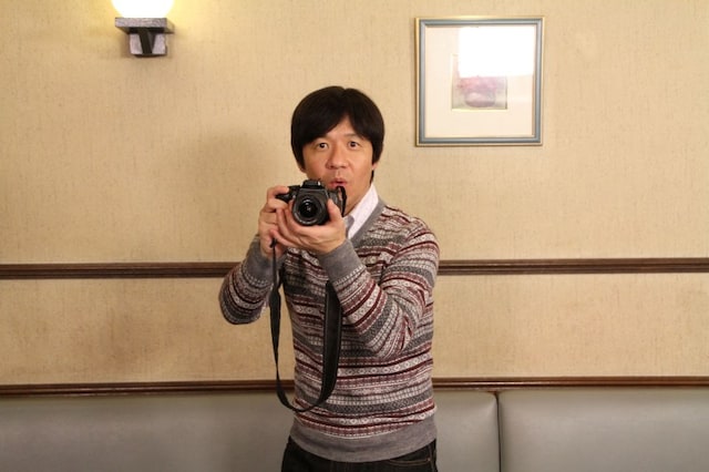 BeeTVでスタートする新番組「内村写真部」に出演する内村光良。(c)BeeTV