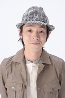 「おやすみ日本 眠いいね！」でMCを務める宮藤官九郎。NHKのテレビ番組では初のMCとなる。
