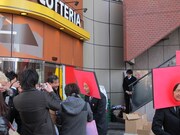 マスコミに囲まれご満悦の口内炎さん。