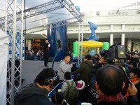 「『太田プロエンタメ学院名古屋校』入学説明会!?～公開模擬授業『お笑い講座』モノマネもあるよ～」の様子。(c)太田プロダクション