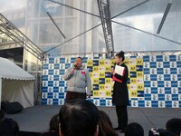 「『太田プロエンタメ学院名古屋校』入学説明会!?～公開模擬授業『お笑い講座』モノマネもあるよ～」の様子。(c)太田プロダクション