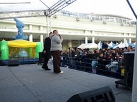 「『太田プロエンタメ学院名古屋校』入学説明会!?～公開模擬授業『お笑い講座』モノマネもあるよ～」の様子。(c)太田プロダクション