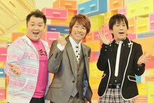 新クイズバラエティ番組「脳内ワードQ ヒキダス！」でMCを務めるロンドンブーツ1号2号・田村淳（中央）と、ブラックマヨネーズ。