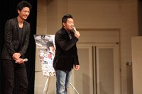会場を沸かせていた山口智充（右）。