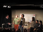 腕を組んで登場したチープスープ。これまで互いの舞台を見たりと交流を続けている。