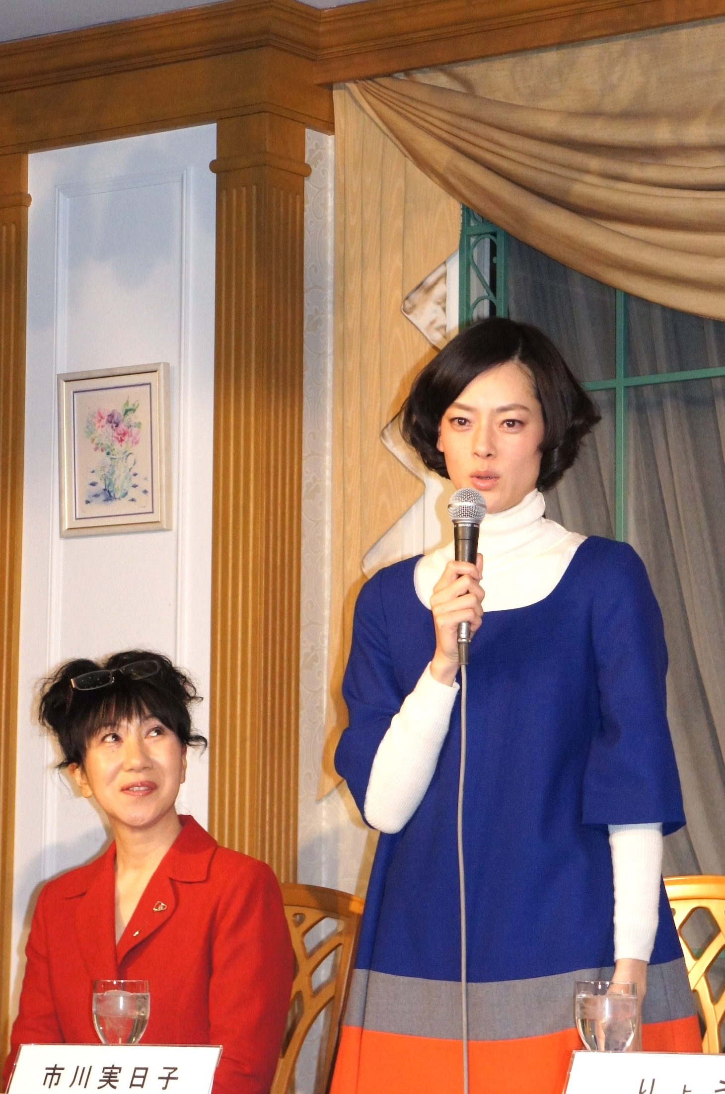 市川実日子（右）と室井滋（左）。