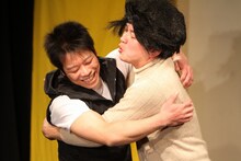 「結婚相談所」に現れた女性スタッフには、ツインカムファンなら誰でも見たことのあるクセが。(c)河村正和（フォトプロ）