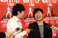 会見後の取材会の様子。石田（左）は「自分に相談もなしに勝手に正月休みを取った！」と井上（右）への怒りが収まらない様子だった。