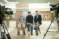 テレビ情報誌「TV Bros.」に登場した藤村忠寿（北海道テレビ）、土屋敏男（日本テレビ）、西田二郎（読売テレビ）。(c)TVBros. / ただ（ゆかい）