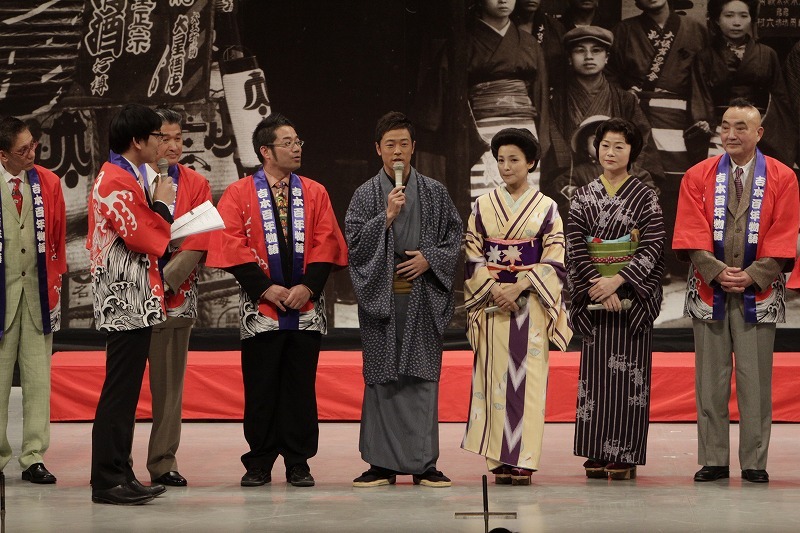 吉本興業創業100周年記念プロジェクトの1つ「吉本百年物語」の制作発表記者会見。(c)吉本興業