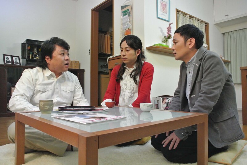 「竹中直人の大人の笑い」で長尺コント「兄妹」のドラマ化に挑む我が家。(c)BS日テレ