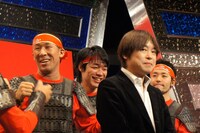 プレゼンした「イセエビ粉末」が審査員特別賞に選ばれた麒麟（後方左）。