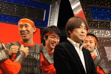 プレゼンした「イセエビ粉末」が審査員特別賞に選ばれた麒麟（後方左）。