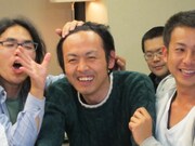 髪型をいじられた田中は「開けたらやばい！」と拒否。やりっぱなしにされ「最後に開けた人が閉めてよ！」と注意した。