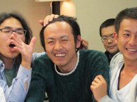 髪型をいじられた田中は「開けたらやばい！」と拒否。やりっぱなしにされ「最後に開けた人が閉めてよ！」と注意した。