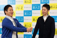 居酒屋をお題にした「あたりまえ体操」として「♪居酒屋入って、お金払わないと、捕まる」とリズムに乗せて体操を行ったはんにゃ。