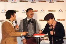 スマートフォンアプリ「ダチョウ倶楽部 電気ビリビリ地獄風呂」に挑戦したものの惜しくもクリアできなかった3人。