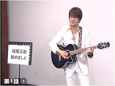 就活生へ贈る応援ソング「AMEMIYAの就職活動始めました」を歌うAMEMIYA。