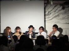 しずる村上主催イベント「メールナイト～ねぇ、みんな！Re:は消す派？、p(^_^)q←これどう使う？など話ますよ～」。p(^_^)qは「（ハイキングウォーキング）Qちゃんの『卑弥呼様』を飲み会で調子乗ってやってる」（平子）という意味になった。