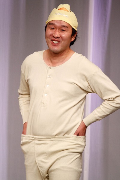 1人だけ色の違うあひるの子・中須。(c)藤澤孝代（フォトプロ）