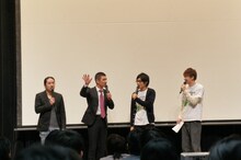 笑い飯とアルドルフ（左から）。