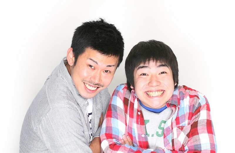 巨匠。2008年結成、プロダクション人力舎所属。