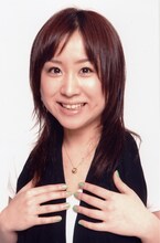 出雲阿国。2003年活動開始、よしもとクリエイティブエージェンシー所属。