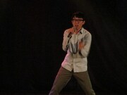 ワンドロップ・こがけん。「ドラゴンクエスト」のテーマ曲を使った洋楽では出だしの歌詞をめぐってZENにいじられた。