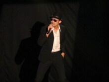 歌声は完璧なこりゃめでてーな伊藤の「タイガー＆ドラゴン」（クレイジーケンバンド）。歌詞は不明だった。