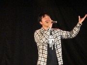 「かもめが翔んだ日」（渡辺真知子）を悲しいエピソードとともに披露したエハラマサヒロ。