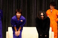 なでしこJAPANのキャプテン・又吉と滑舌亭のリーダー・ロッシーは、2人で「だっちゅーの」を披露。(c)藤澤孝代（フォトプロ）