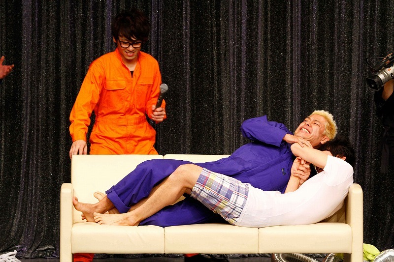 亮が攻めると、「一緒に」という謎の言葉とともにあっさりと床に落ちたもう中学生。(c)藤澤孝代（フォトプロ）