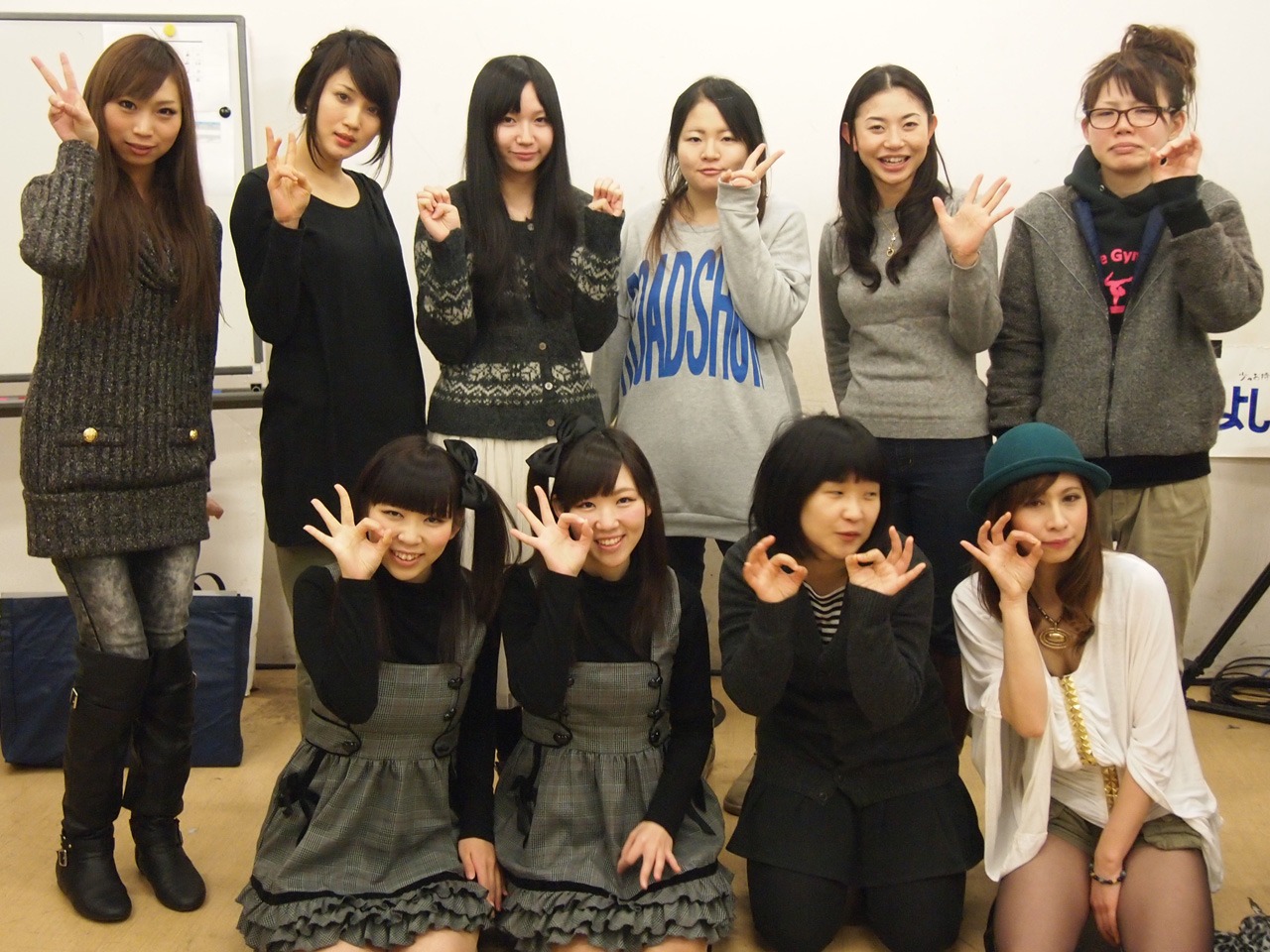 「女芸人ユニット誕生!?ライブ」を開催するA-CHAN、八つ橋昆布、F2、ウリ、浅井ひろみ、ポッピング☆リボン、しん。(c)吉本興業