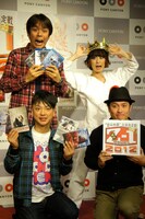 「絶叫映画王座決定戦『Z-1グランプリ2012』」をPRする「映画マニア芸人応援団」記者発表会に登場した（前列左から）エネルギー森、インスタントジョンソン・すぎ。、（後列左から）飛石連休・藤井、鳥居みゆき。