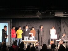 「しゃべるマンガ」に出演したエレキコミック今立、古泉智浩、小田原ドラゴン、大橋裕之、河井克夫、ピョコタン、ミミズグチュグチュ、枡野浩一。