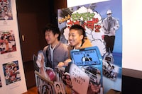 来場者が記念撮影できる“モヤさまDVDジャケット風”立て看板。