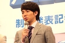 ピース綾部。好きなアニメキャラを聞かれると「ベタですけどタッチの浅倉南。熟女好きの原点は、メーテルにある」と話した。