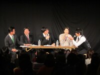 日本の財政について解説を聞いた吉村と犬山はその借金の多さに2人同時に「はぁ～……」とため息。そのあまりの悲観ぶりに山里も「民謡でも始まるのかと思った」とビックリ。