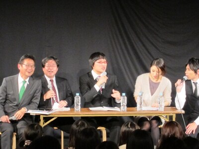 「山里亮太のジャーナルしてます」に出演した南海キャンディーズ・山里、平成ノブシコブシ・吉村、犬山紙子、安井孝之（朝日新聞編集委員）、山口一臣（前週刊朝日編集長）。