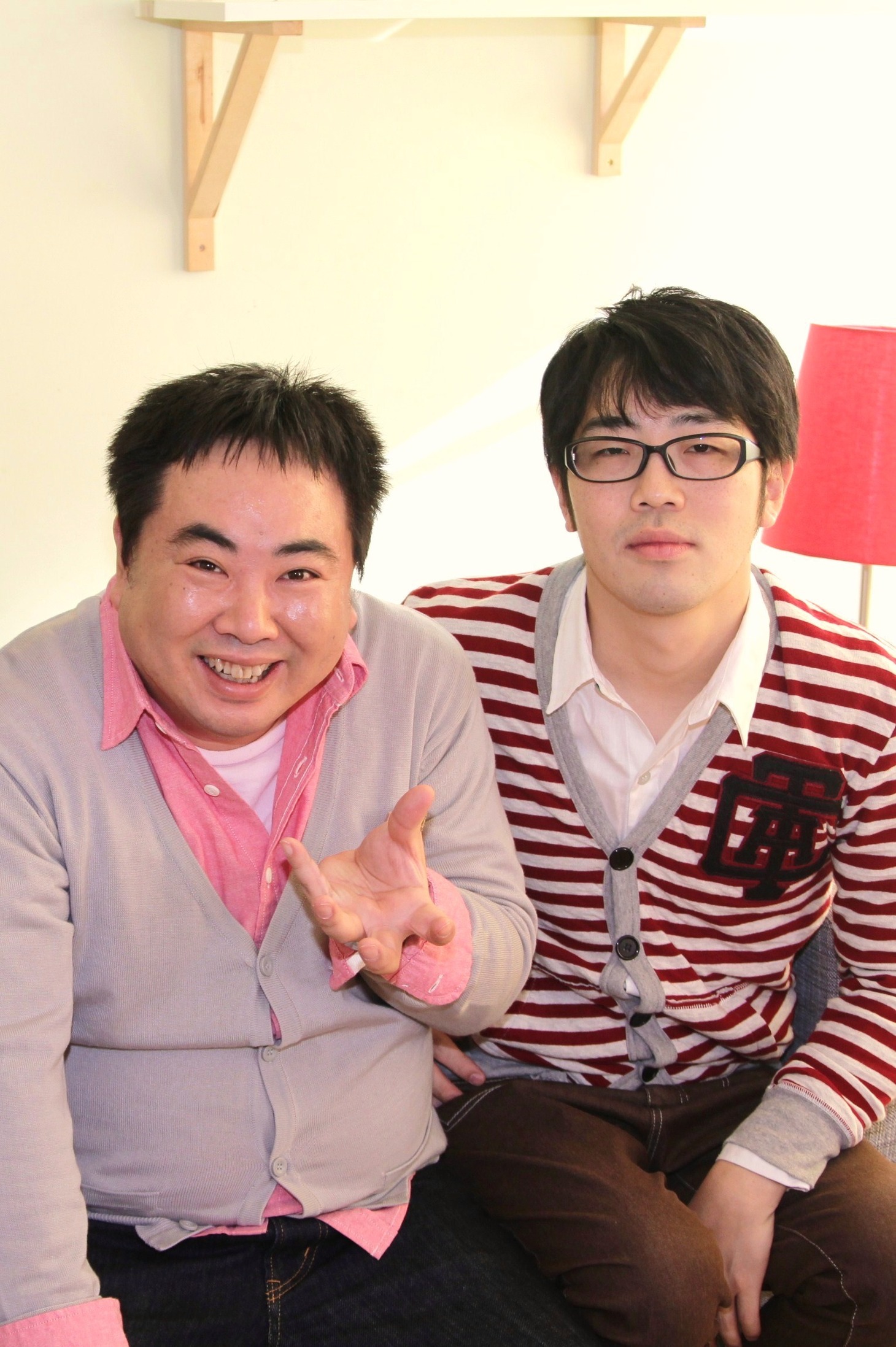 ひかりTVにて放送中のオリジナル番組「アニメのキカク」でMCを務めるドランクドラゴン。