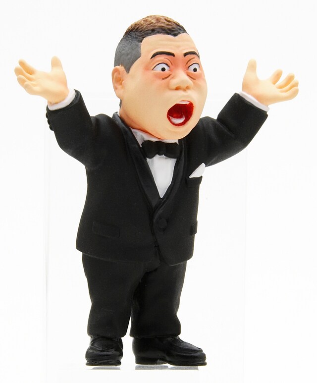 「ワイ!?」と疑問を投げかける出川哲朗ストラップ。(c)MASEKI GEINOSHA,allrights reserved