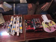 会場で販売されたDVD「恐怖学園」と鬼ヶ島グッズ。