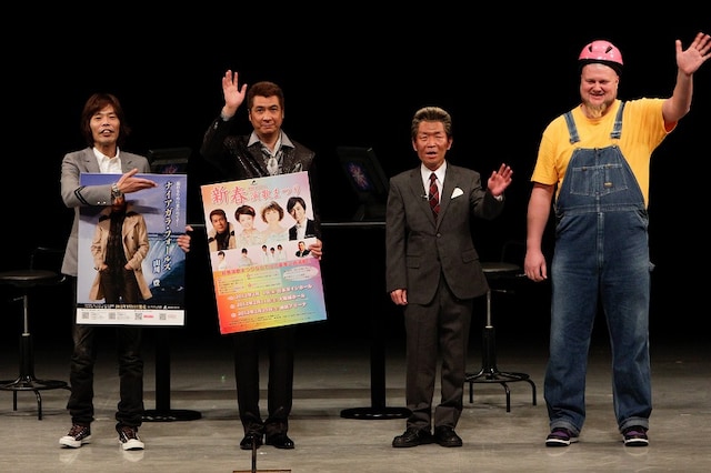 なんばグランド花月にてイベントライブ「ティーアップスペシャルステージ クイズ＄マエダネア」を開催したティーアップとゲストの山川豊、出演者のリー5世。(c)吉本興業