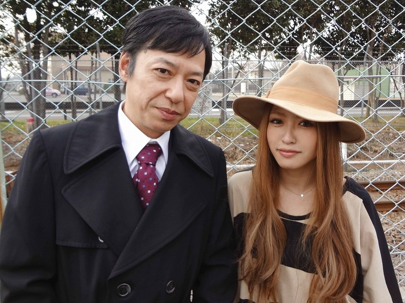 「あなたの笑顔」ビデオクリップで共演した板尾創路とYU-A。