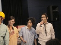 ジャングルポケットはパンサーに負けじと斉藤がギャグを披露するも決めポーズが後ろ向きという残念な結果に。