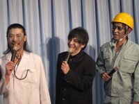 パンサーはゾンビネタ代表として尾形のゾンビギャグを披露。