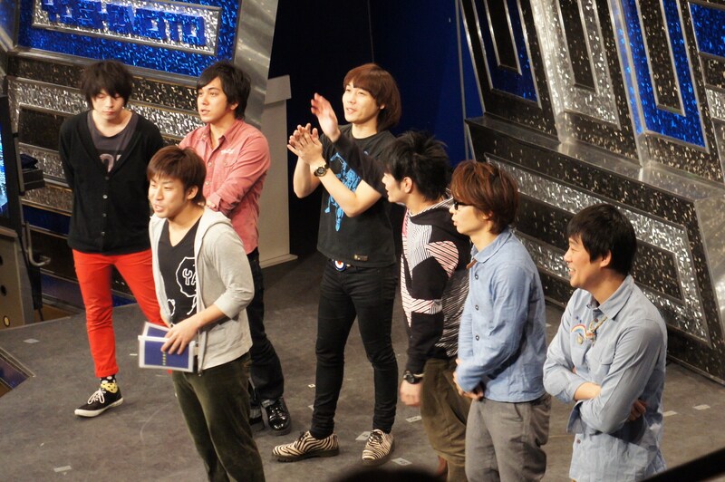 佐久間一行、チーモンチョーチュウ、LLR、ブロードキャストが集結して始動した新ライブ「☆☆☆☆☆☆☆（ナナホシ）」のオープニング。