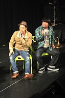 ももクロから“坂の方”との関係を詰め寄られたじろぐバナナマン。