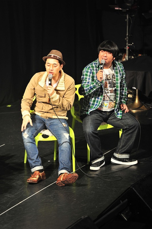 ももクロから“坂の方”との関係を詰め寄られたじろぐバナナマン。